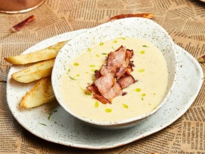 Картофельно-сырный суп с беконом